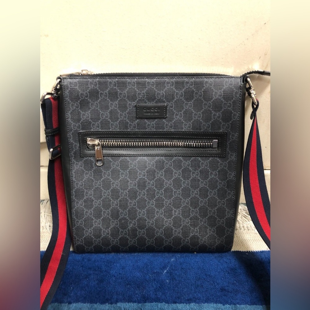 Gucci messenger bag